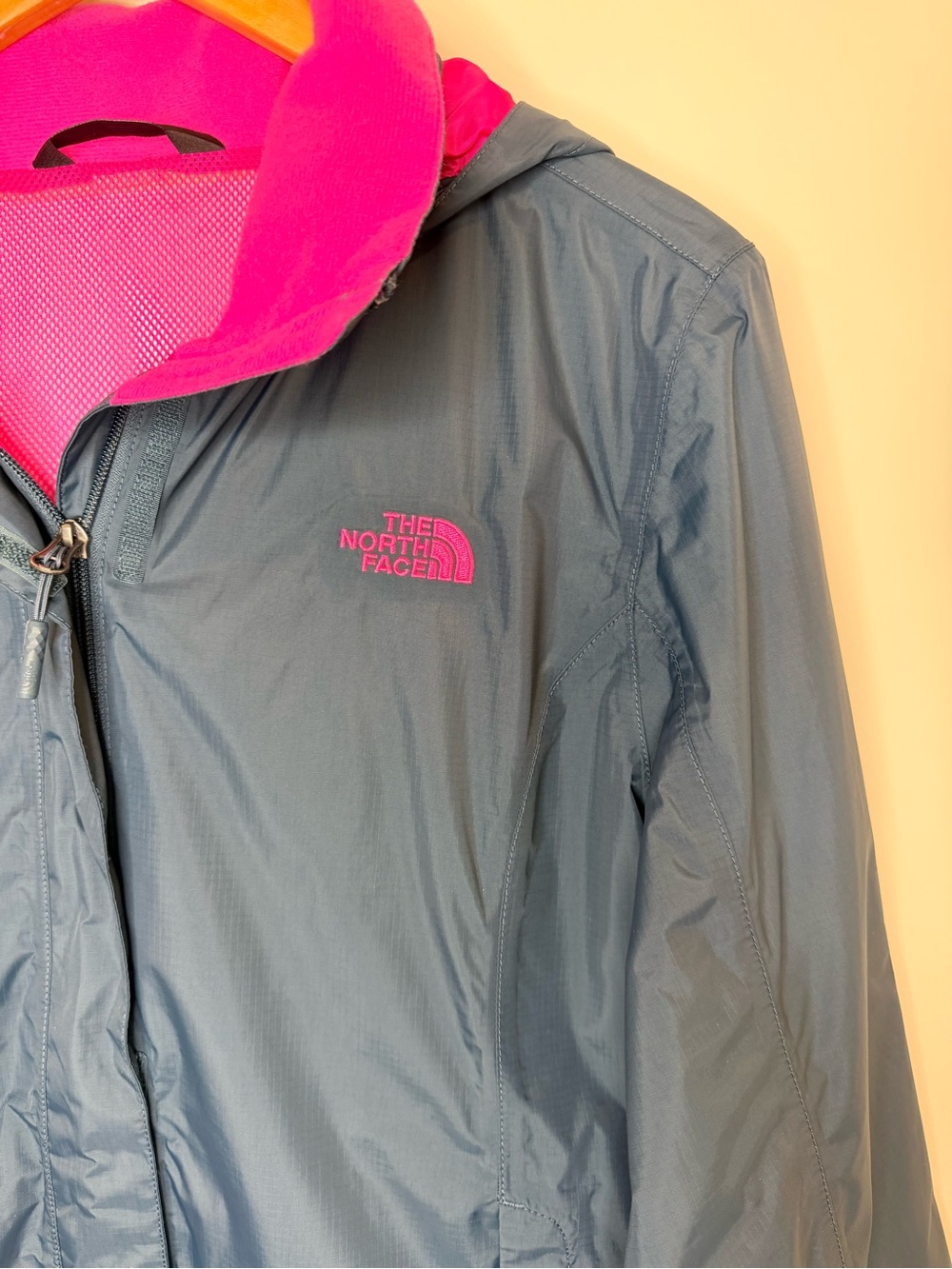 The North Face DryVent Jacket Womens XL Gray Pink Hooded Waterproof Windbreaker - Picture 3 of 7